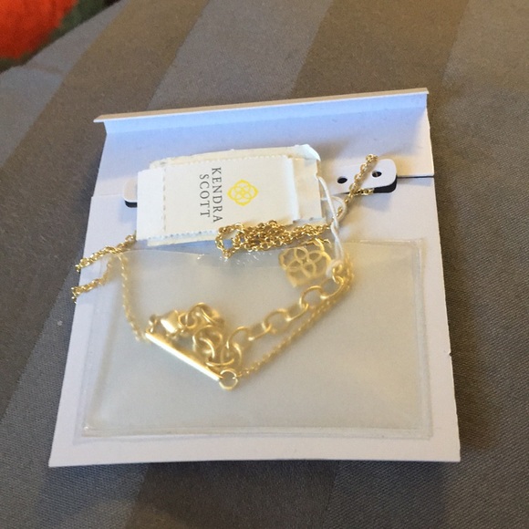 Kendra Scott Dollie Pendant Necklace in Gold NWT - Picture 6 of 6
